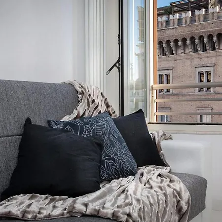 Piazza Venezia White Apartment *