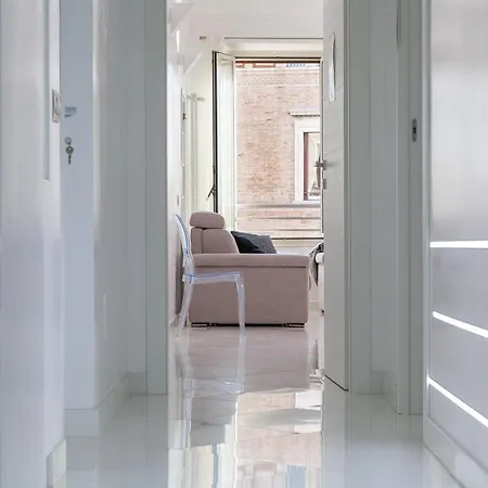 Piazza Venezia White